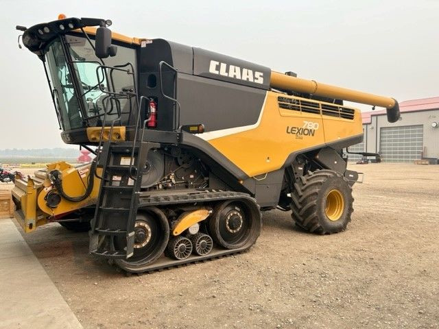 2017 Lexion 780TT with 4wd and Pick Up Headers $375,000.00 in Farming Equipment in Grande Prairie - Image 2