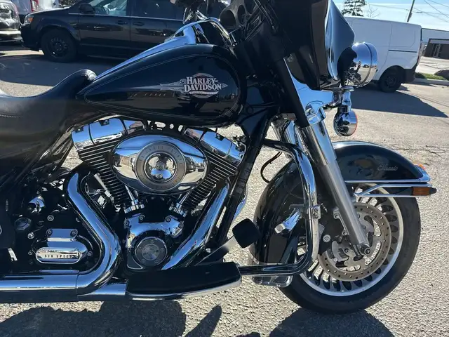 2011 Harley-Davidson Electra Glide Classic ~ ELECTRA GLIDE CLASS in Sport Touring in City of Toronto - Image 28