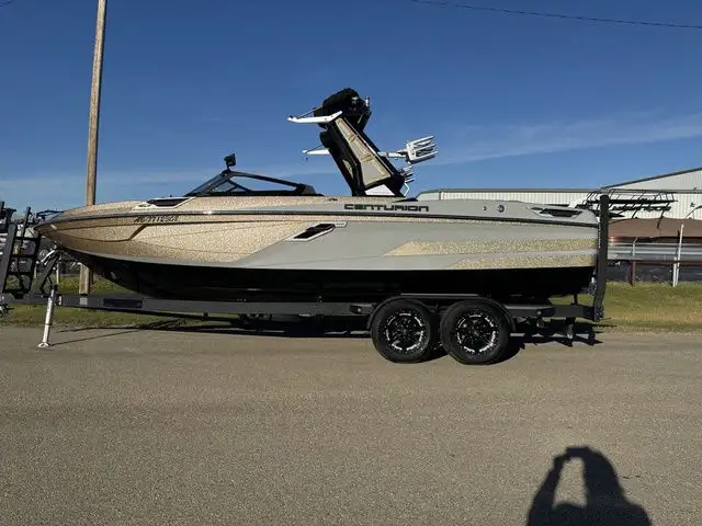 2021 Centurion Ri245 in Powerboats & Motorboats in Kelowna - Image 2