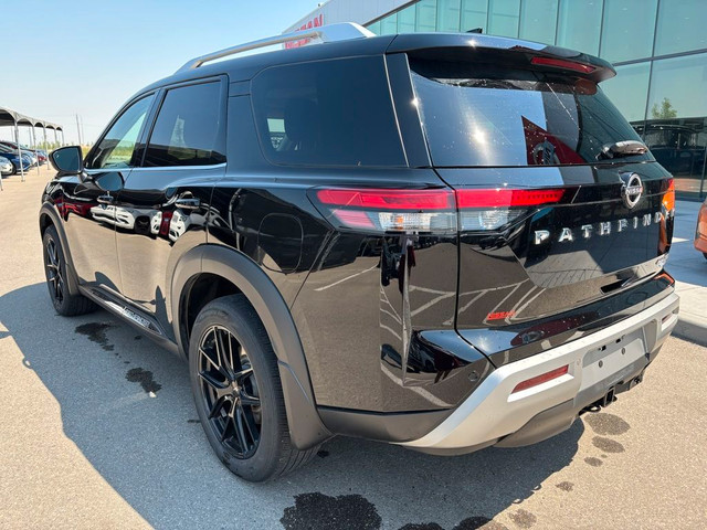 2022 Nissan Pathfinder Platinum 4WD | 7 Passenger | Accident Fre in Cars & Trucks in Calgary - Image 4