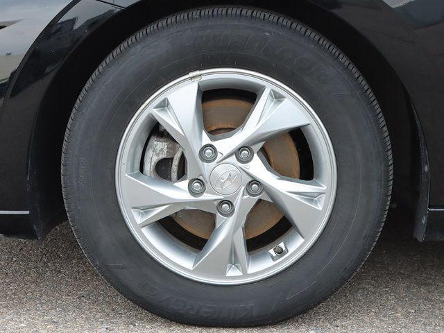 2022 Hyundai Elantra Essential IVT in Cars & Trucks in Calgary - Image 4