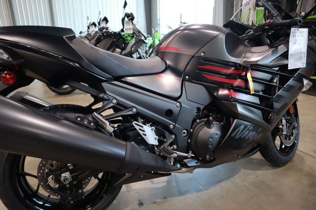 2023 Kawasaki Ninja ZX14R Black in Sport Bikes in Edmonton - Image 2