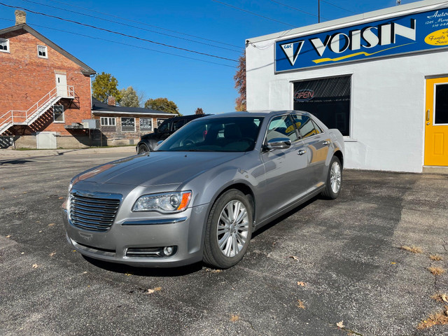 2014 Chrysler 300 in Cars & Trucks in Kitchener / Waterloo - Image 2