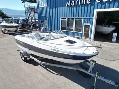 The 2006 Bayliner 210 Classic delivers the perfect blend of performance, comfort, and value for fami...
