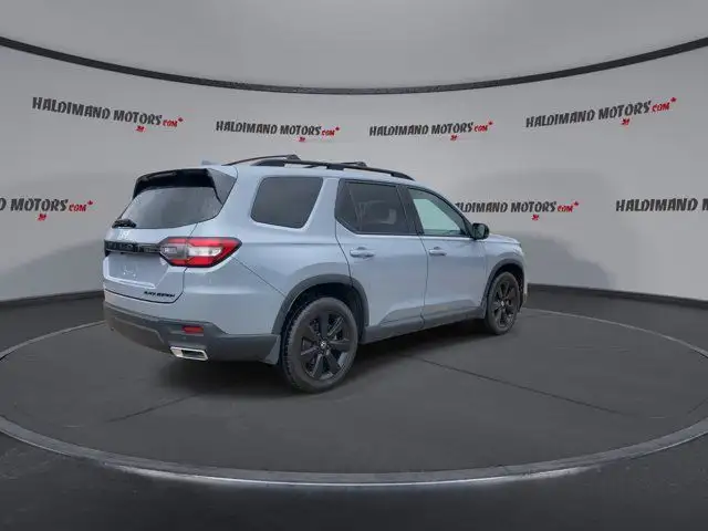 2023 Honda Pilot Black Edition AWD | AC Seats | Heated Seats in Cars & Trucks in Hamilton - Image 9