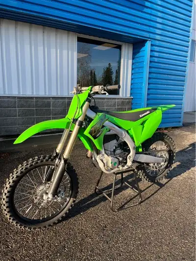 Engine Type: 4-stroke, Single Displacement: 449cc Bore and Stroke: 96.0 x 62.1 mm Cooling: Liquid Co...