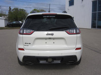 Dual climate control, Push button start, Signal mirrors, Heated seats, Air-conditioned seats, Heated... (image 6)