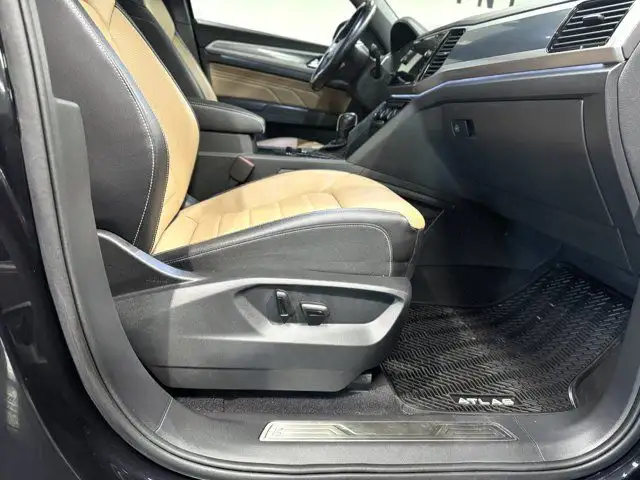 2020 Volkswagen Atlas Cross Sport Execline - 2 Sets of Rims dans Autos et camions dans Calgary - Image 14