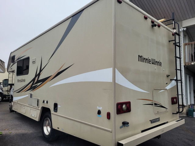 2018 Winnebago 25B , génératrice , solaire in Travel Trailers & Campers in Québec City - Image 2