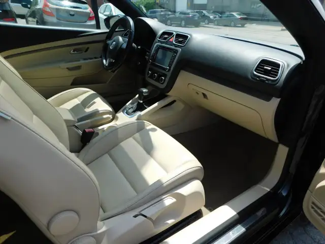 Volkswagen Eos Highline Cuir, Mags GPS Détecteurs Pare Choc Arr  in Cars & Trucks in City of Montréal - Image 24