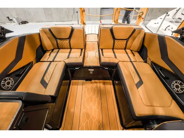2025 Yamaha 255XD in Powerboats & Motorboats in Québec City - Image 10