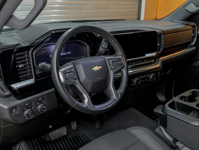 2024 Chevrolet Silverado 1500 LT CREW 4X4 V8 *GR REMORQ* SIÈGES  in Cars & Trucks in Laurentides - Image 2