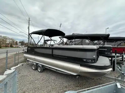 2023 Princecraft Quorum 25RL Pontoon Boat in Black Mercury 200HP V6 Engine Mercury Power Steering St...