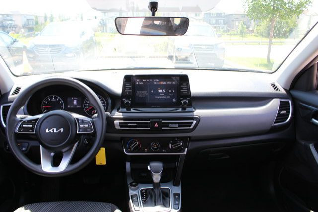 2022 Kia Seltos LX in Cars & Trucks in Calgary - Image 2