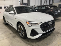 // JAMAIS ACCIDENTÉ! // // UN SEUL PROPRIÉTAIRE // Le Audi e-tron 2022 Progressiv quattro PREMIUM **... (image 4)