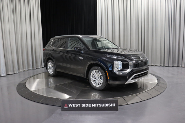 2025 Mitsubishi Outlander PHEV SE in Cars & Trucks in Edmonton