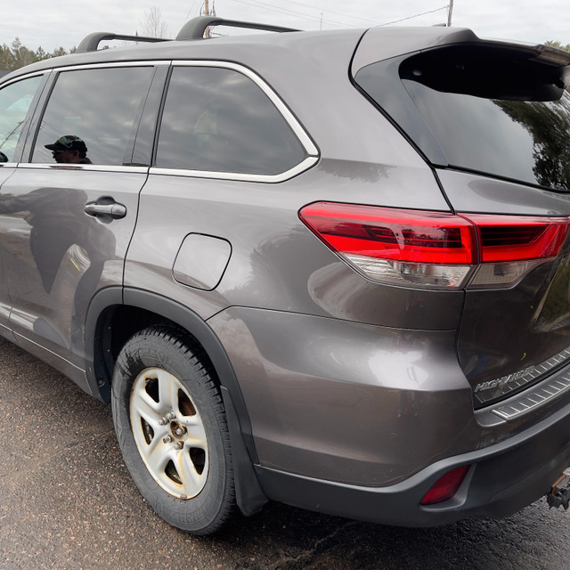 2018 Toyota Highlander LE AWD ~ Still under warranty with 62,000 km! in Cars & Trucks in Pembroke - Image 3