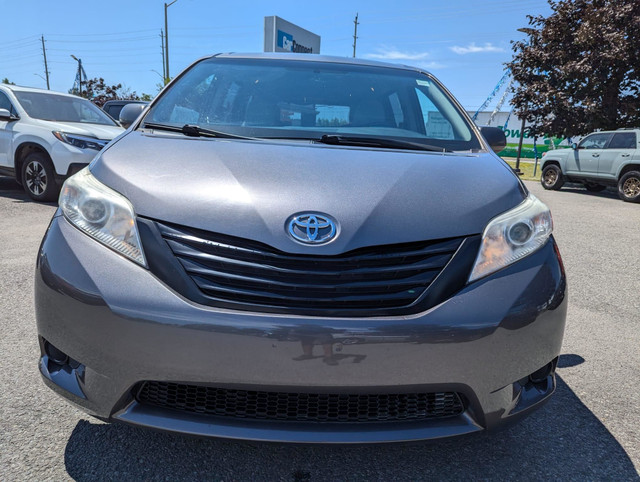 2017 Toyota Sienna 7 Passenger in Cars & Trucks in Ottawa - Image 2