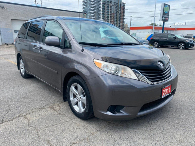 2011 Toyota Sienna 5dr V6 LE 8-Pass FWD Mobility in Cars & Trucks in Mississauga / Peel Region - Image 3