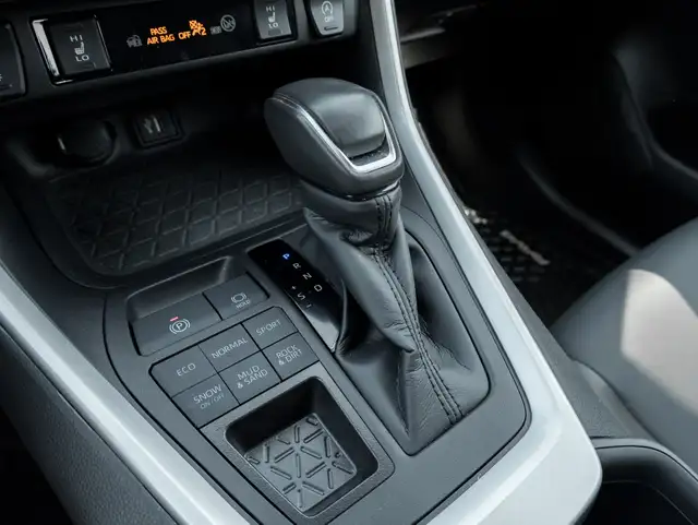2024 Toyota RAV4 XLE XLE Premium, Dealer Maintained, Clean Ca... in Cars & Trucks in Markham / York Region - Image 16