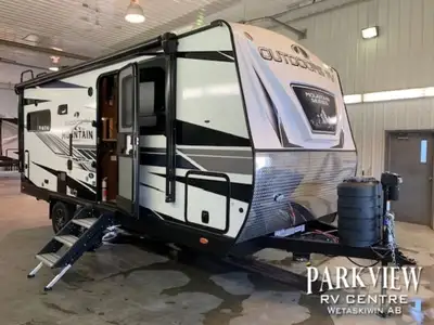 Four season travel trailer with off road pkg! New floor plan with fold down bed! Options: -mountain...