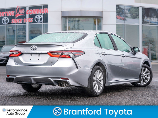  2023 Toyota Camry SE SEDAN - SILVER ON BLACK - ONE OWNER in Cars & Trucks in Brantford - Image 2