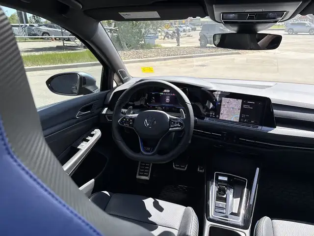 2024 Volkswagen Golf R BASE dans Autos et camions dans Ville d’Edmonton - Image 24