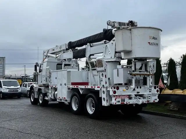 2011 western-star-trucks 4900 Twin Steer DD15 Altec AH85A Bucket in Heavy Trucks in Richmond - Image 9