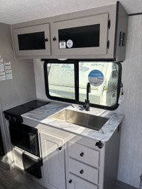 This under 3500lb trailer is perfect whether you're camping or travelling! Enjoy the luxury of havin... (image 4)