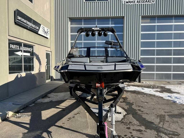 2022 Axis Wake Research Core Series A22 in Powerboats & Motorboats in Edmonton - Image 4