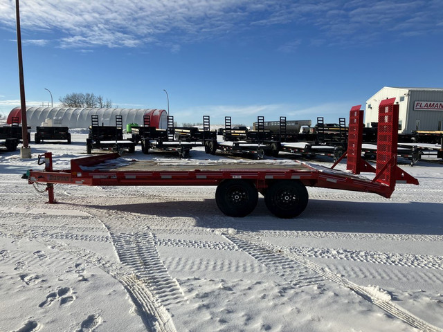 2022 Diamond C DEC Equipment Hauler Trailer in Cargo & Utility Trailers in Prince Albert - Image 2