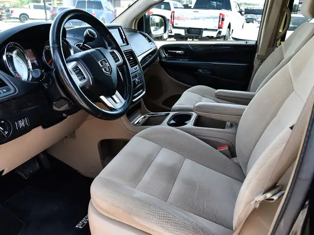 2016 Dodge Grand Caravan Crew ~Heated/Power Seats ~Cam ~Stow 'N  in Cars & Trucks in Barrie - Image 12