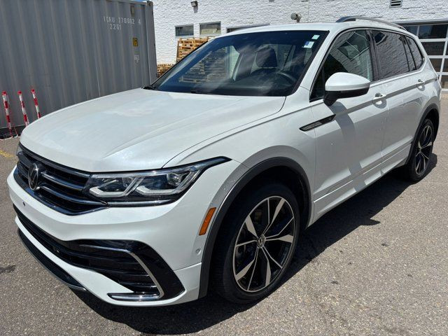 2023 Volkswagen Tiguan Highline R-Line in Cars & Trucks in Calgary