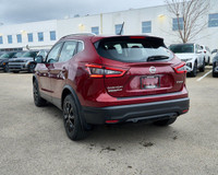 This Nissan Qashqai boasts a Regular Unleaded I-4 2.0 L/122 engine powering this Variable transmissi... (image 2)
