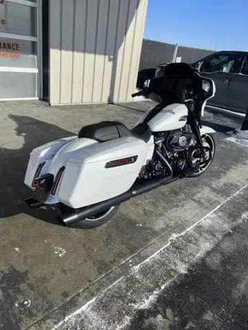 2025 Harley-Davidson FLHX - Street Glide in Sport Touring in Winnipeg - Image 4