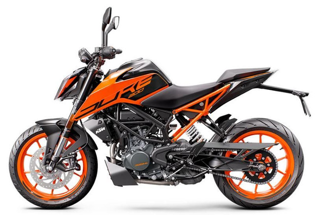 2023 KTM 200 DUKE in Sport Touring in Laval / North Shore - Image 2