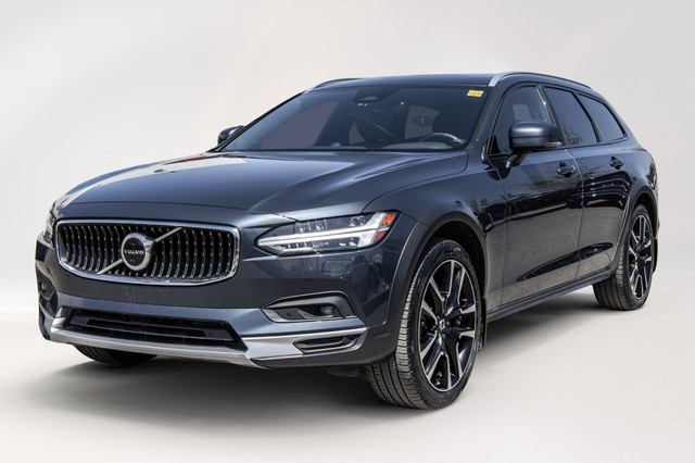2022 Volvo V90 Cross Country in Cars & Trucks in City of Montréal