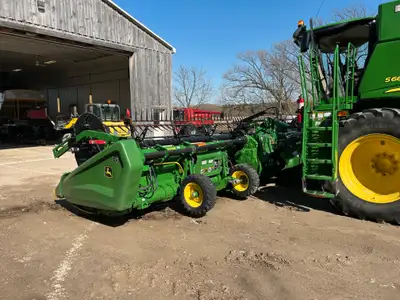 2022 John Deere HD35F Hinged Flexdraper. 35'. Flip over reel. Dual knife drive. These headers operat...
