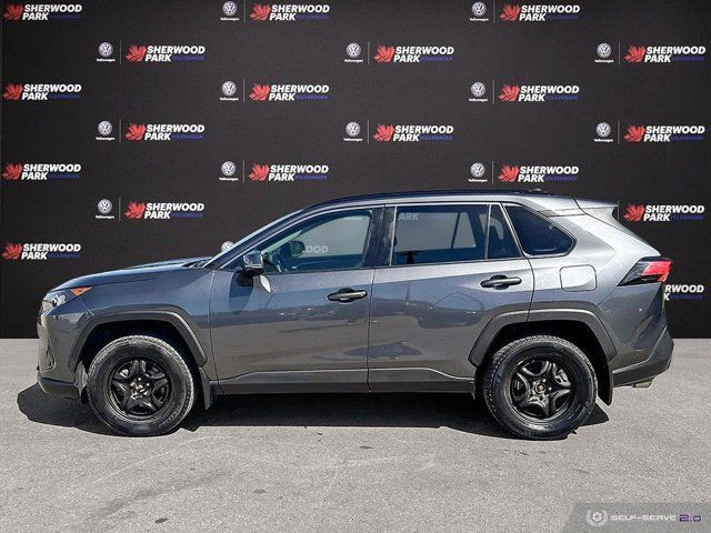 2020 Toyota RAV4 LE | AWD | HEATED SEATS | CARPLAY in Cars & Trucks in Strathcona County - Image 3