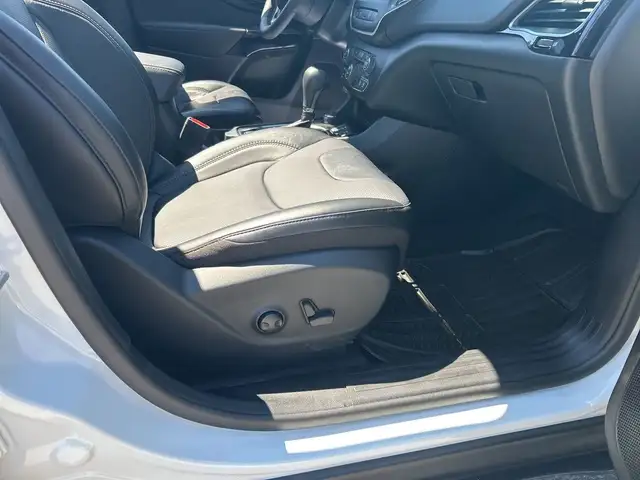 2023 Jeep Cherokee Altitude dans Autos et camions dans Ottawa - Image 11