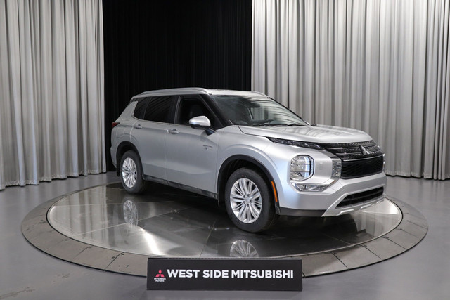 2025 Mitsubishi Outlander PHEV LE in Cars & Trucks in Edmonton