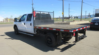 2013 FORD F-350 XLT CREW CAB FLAT DECK . 2013 Ford F-350 Flatbed Truck 4X4 Low Km's AMVIC LICENSED..... (image 6)