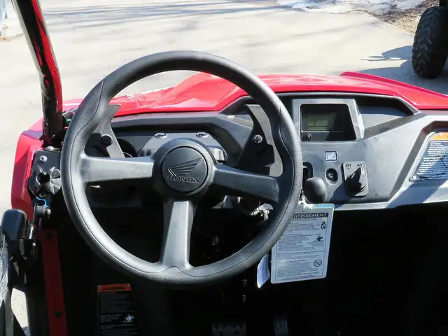 2025 Honda Pioneer 520 in ATVs in Cambridge - Image 13