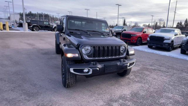 2025 Jeep Gladiator Sport S | 4X4 | Backup Camera in Cars & Trucks in Prince George - Image 4