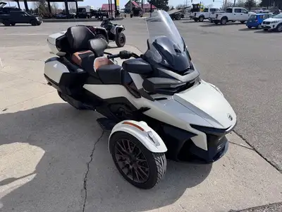 DEMO 2024 CAN AM SPYDER RT SEA TO SKY $34,599 + HST & LICENSING CONVENIENT FINANCING AVAILABLE WITH...