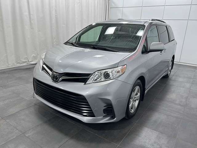 2018 Toyota Sienna LE - 8 PLACES - SIEGES CHAUFFANTS - BLUETOOTH in Cars & Trucks in Québec City - Image 3
