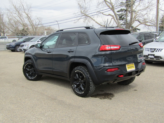 2018 JEEP CHEROKEE TRAILHAWK-FULLY LOADED *FINANCING AVAILABLE* in Cars & Trucks in Calgary - Image 4