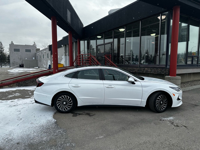 2023 Hyundai Sonata Hybrid Ultimate Sedan (*HAIL SPECIAL!*) - HE in Cars & Trucks in Calgary - Image 2