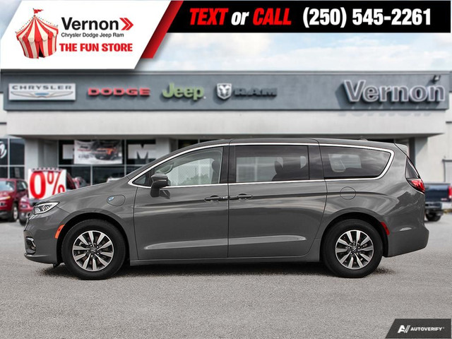 2022 Chrysler Pacifica Hybrid Touring L - Leather Seats in Cars & Trucks in Vernon - Image 3