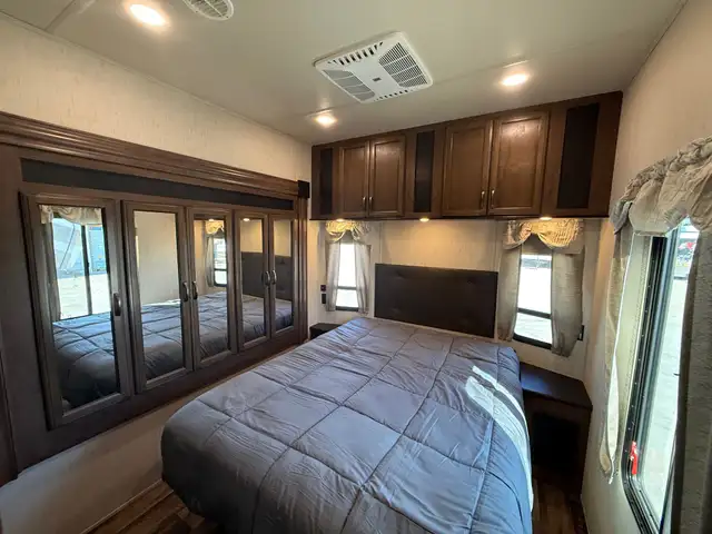 2019 Forest River Sandpiper 404QBWD  in Park Models in St. Albert - Image 31